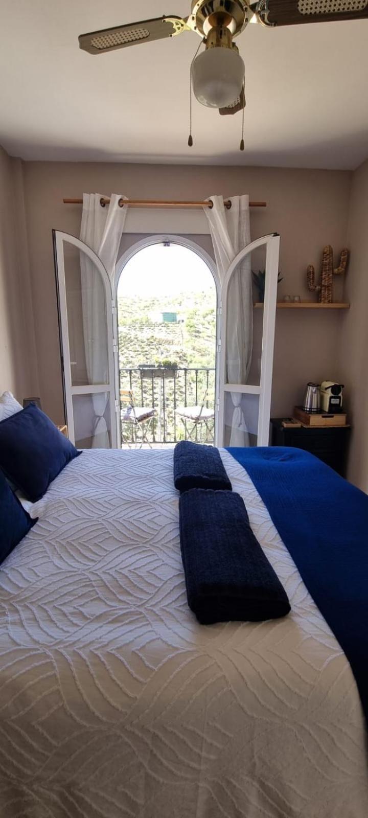 La Vista Vinuela Bed & Breakfast Bagian luar foto